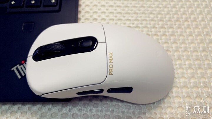 專為偏好右手玩家打造的遊戲滑鼠它來了_新浪眾測