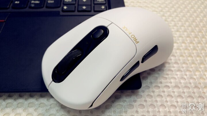 專為偏好右手玩家打造的遊戲滑鼠它來了_新浪眾測