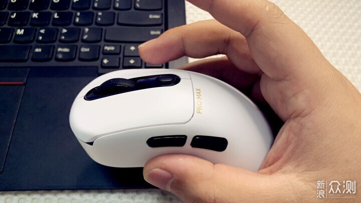 專為偏好右手玩家打造的遊戲滑鼠它來了_新浪眾測