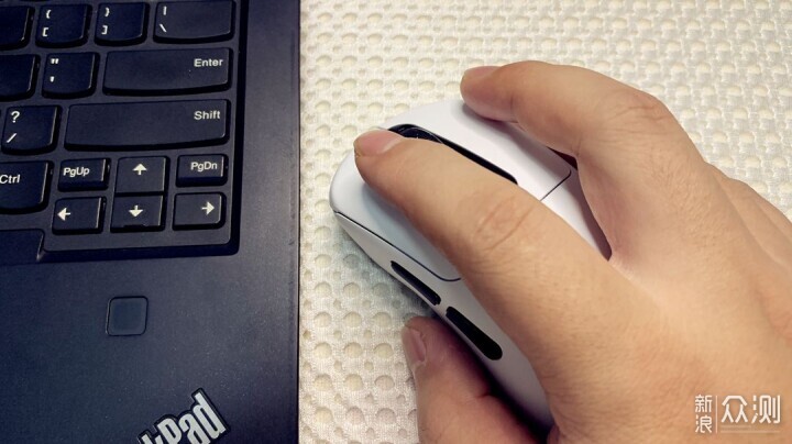 專為偏好右手玩家打造的遊戲滑鼠它來了_新浪眾測