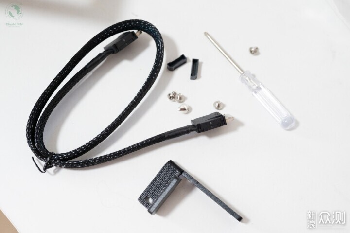 一插即用，高性能顯卡的移動解決方案_新浪眾測