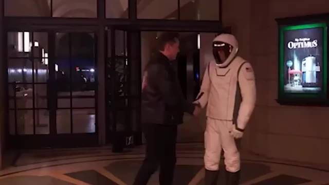 马斯克财富超4000亿美元