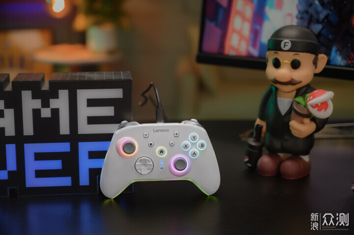 玩家的利器，聯想S03四平台三模無線遊戲手柄_新浪眾測