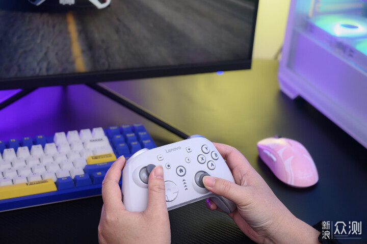 玩家的利器，聯想S03四平台三模無線遊戲手柄_新浪眾測