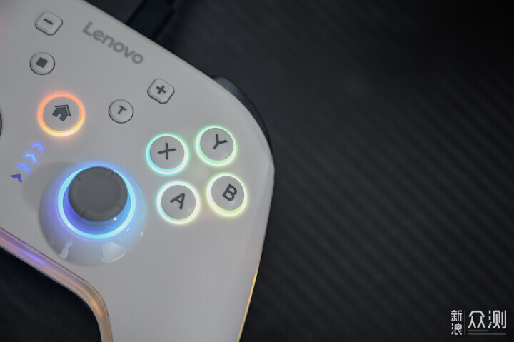 玩家的利器，聯想S03四平台三模無線遊戲手柄_新浪眾測