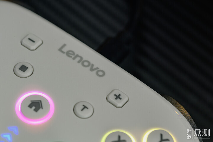 玩家的利器，聯想S03四平台三模無線遊戲手柄_新浪眾測
