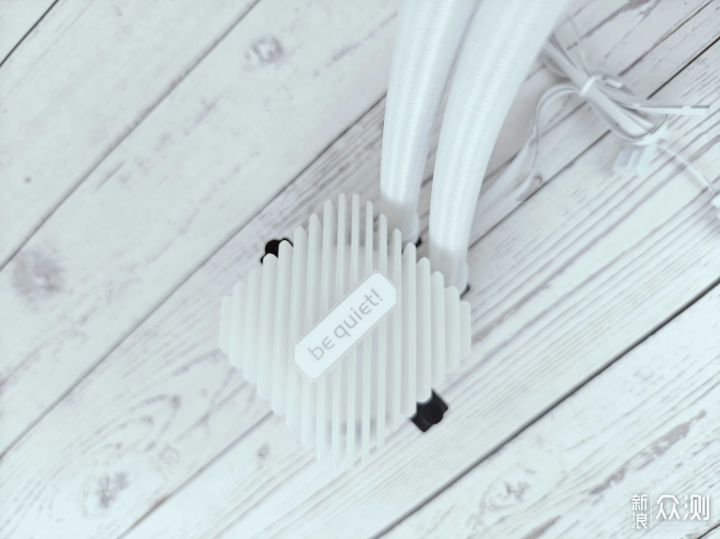 安靜又美好，德商德靜界Light Loop 240水冷_新浪眾測