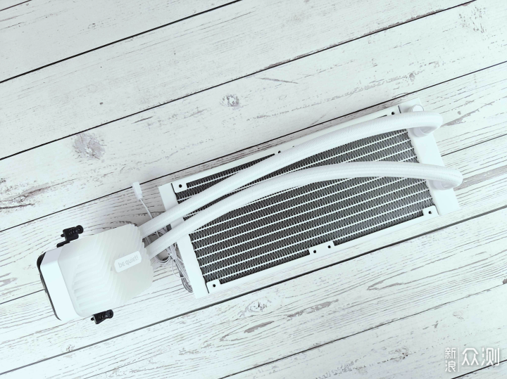 安靜又美好，德商德靜界Light Loop 240水冷_新浪眾測