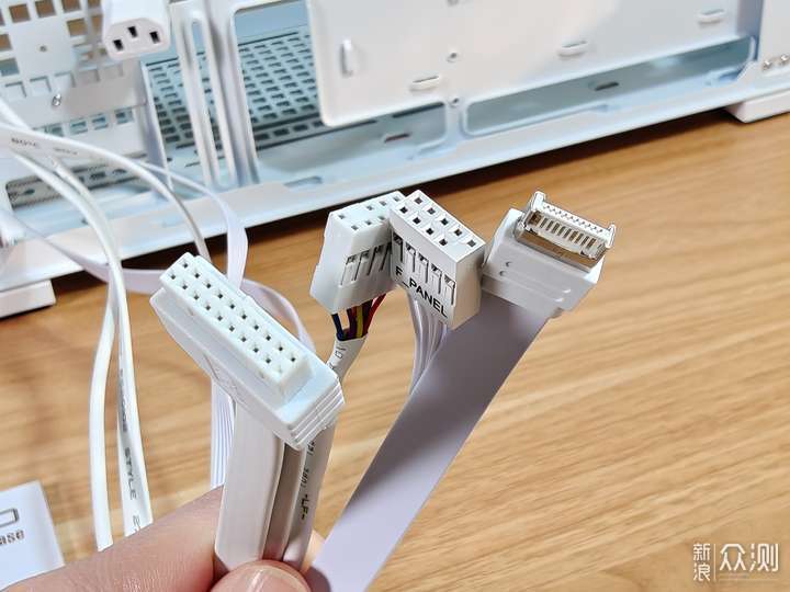 可裝大顯卡的桌面迷你電腦喬思伯機箱D32 Pro_新浪眾測