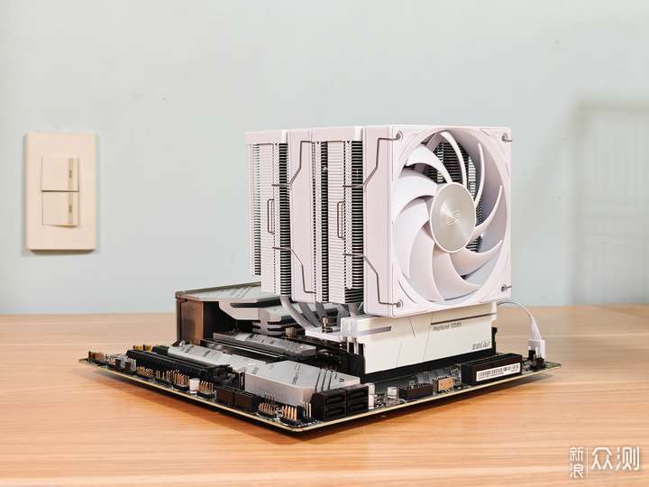 可裝大顯卡的桌面迷你電腦喬思伯機箱D32 Pro_新浪眾測