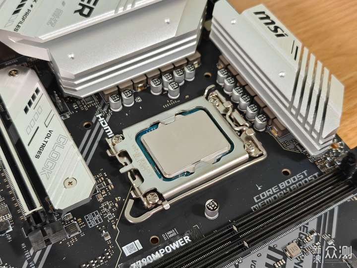 可裝大顯卡的桌面迷你電腦喬思伯機箱D32 Pro_新浪眾測