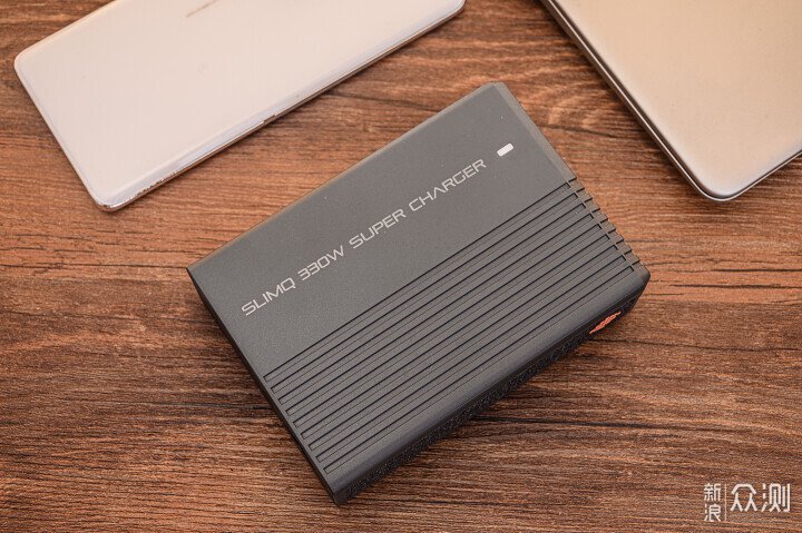 商拍、桌面好幫手,SlimQ F330氮化镓充電器_新浪眾測