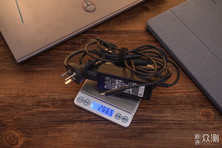 商拍、桌面好幫手,SlimQ F330氮化镓充電器_新浪眾測