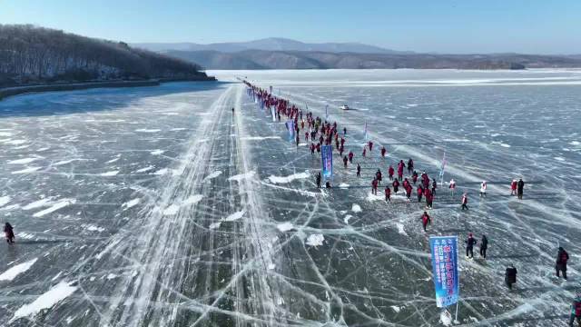 “冰马”燃激情，喜迎亚冬会，中国•镜泊湖第二届冰上马拉松赛鸣枪开赛