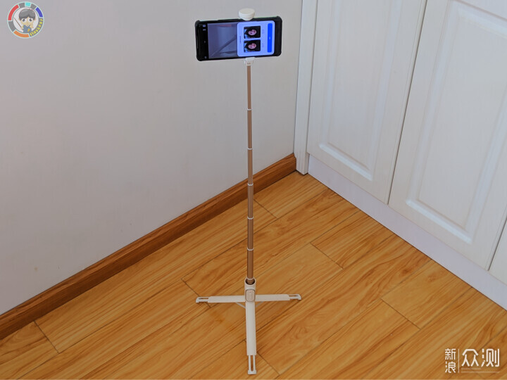 Ta，不僅增加三腳架底座的長度，也可一鍵變焦_新浪眾測