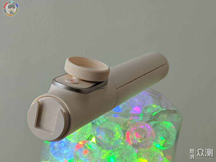 Ta，不僅增加三腳架底座的長度，也可一鍵變焦_新浪眾測