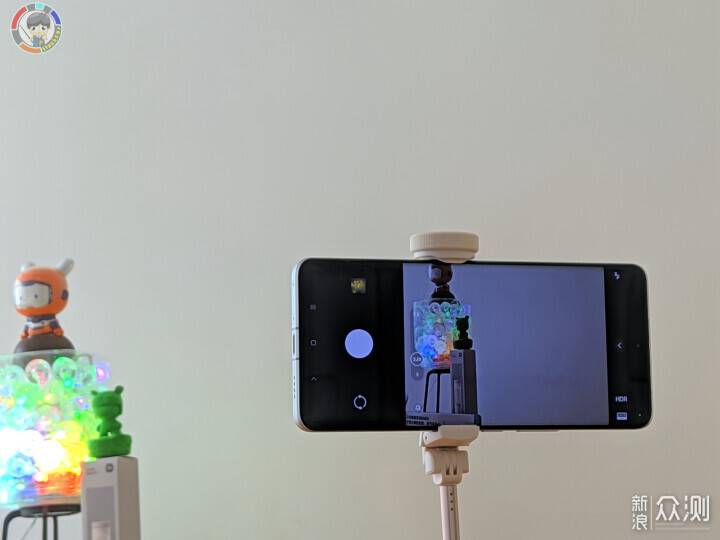 Ta，不僅增加三腳架底座的長度，也可一鍵變焦_新浪眾測