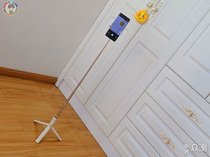 Ta，不僅增加三腳架底座的長度，也可一鍵變焦_新浪眾測