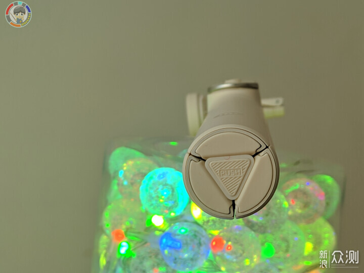 Ta，不僅增加三腳架底座的長度，也可一鍵變焦_新浪眾測