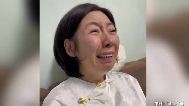 女子打完麻将后气得抱头痛哭：他数学都没及过格，咋算出牌的！