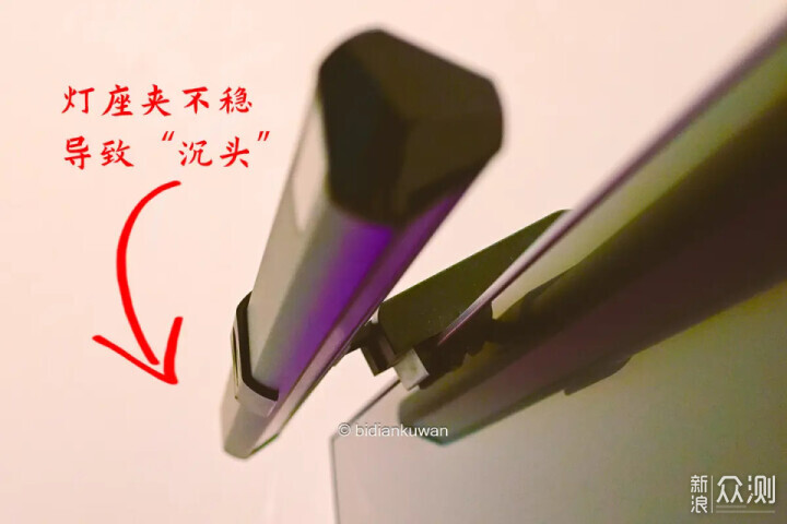屏幕掛燈不適配？顯示器不兼容掛燈的駝背難題_新浪眾測