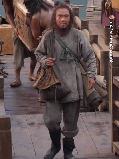 大鹏化身唐朝最强打工人造型沧桑