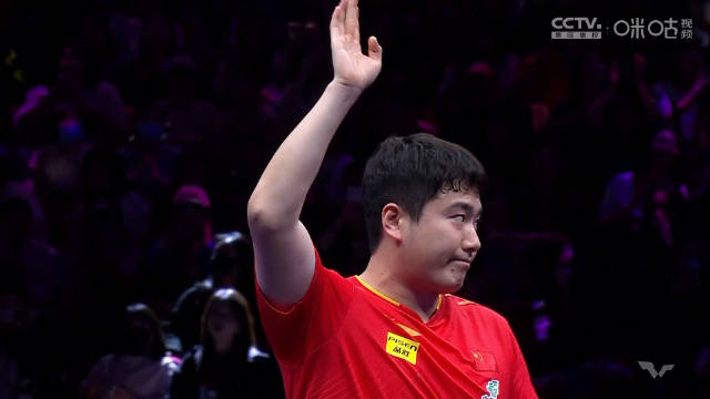 WTT重庆冠军赛男单1/4决赛，@乒乓球梁靖崑 3比2战胜费利克斯·勒布伦晋级四强
