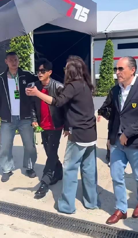 周杰伦出席上海f1大奖赛