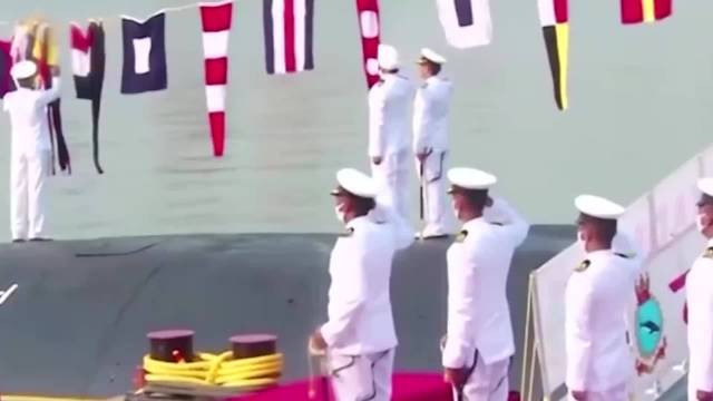 印度72名海军完成瑜伽培训