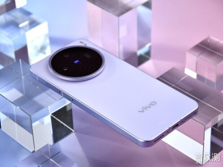 vivo發佈兩款旗艦新機,還有多款智能生態產品_新浪眾測