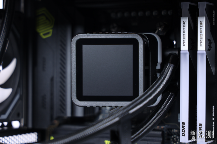把水冷屏幕擺上桌面!ALPHA2 DS 360水冷實測_新浪眾測