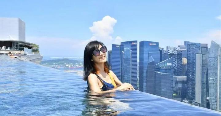 冻龄女神！69岁“初代黄蓉”米雪最新照片曝光