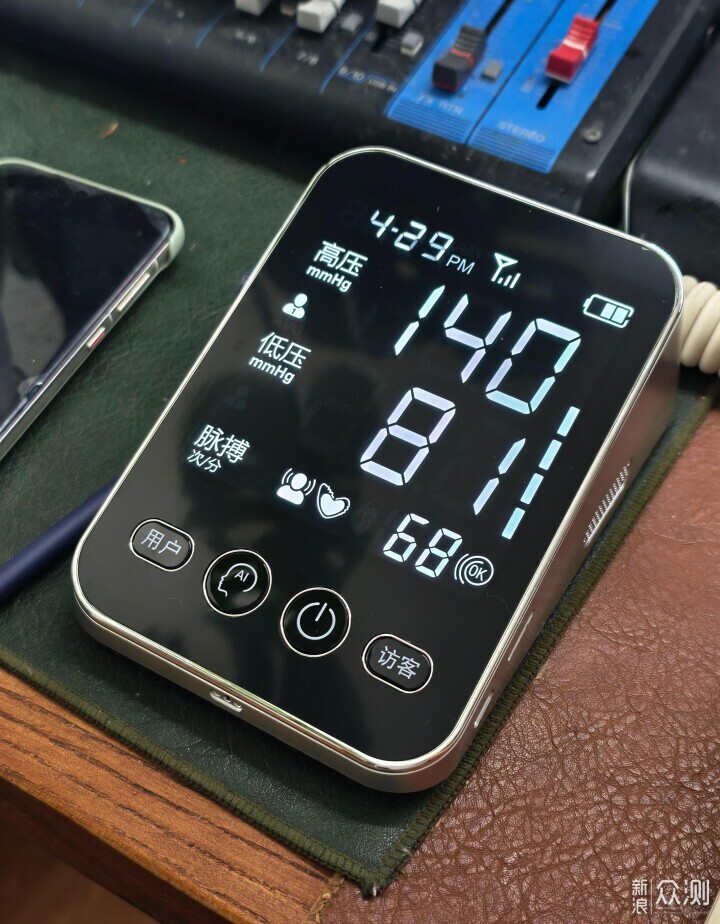 獨居攝影師的健康監測,愛奧樂AI血壓計體驗_新浪眾測