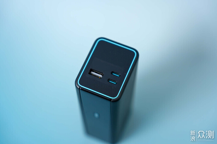 開箱直接炸場!210W充電寶把是什麼體驗?_新浪眾測