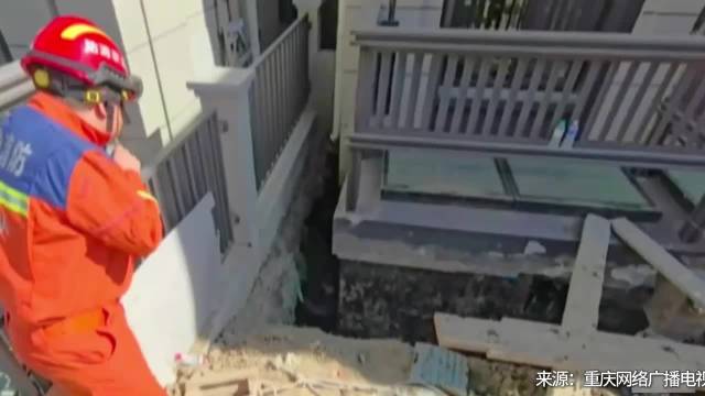 工人被埋四米深坑