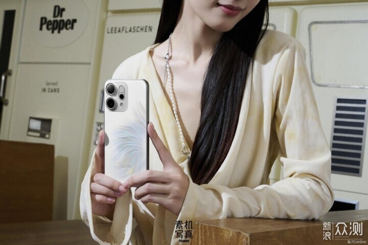 OPPO Reno14將發佈,真機背面確實很有特點_新浪眾測
