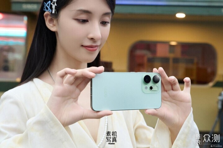 OPPO Reno14將發佈,真機背面確實很有特點_新浪眾測