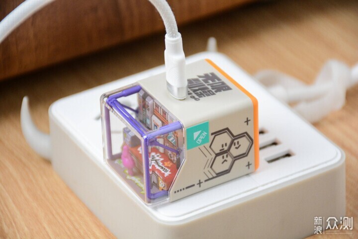 可拚裝氮化镓充電器?無限創燥賽博商店充電頭_新浪眾測