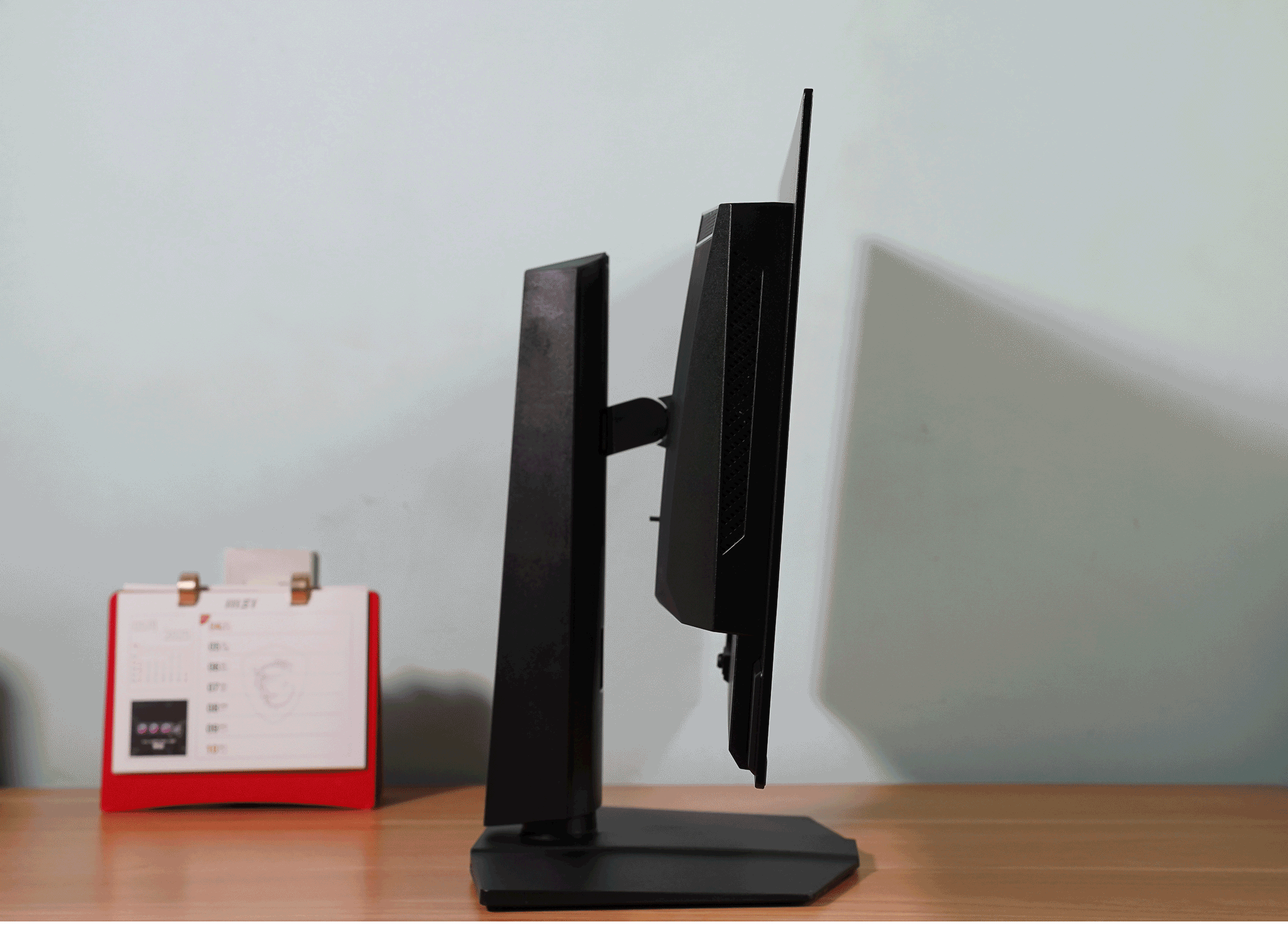 OLED新標杆,微星MAG 272UP QD-OLED X24流光_新浪眾測