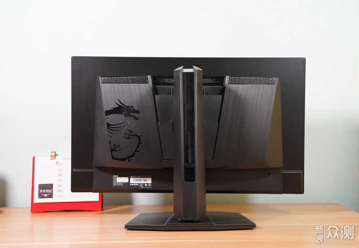 OLED新標杆,微星MAG 272UP QD-OLED X24流光_新浪眾測