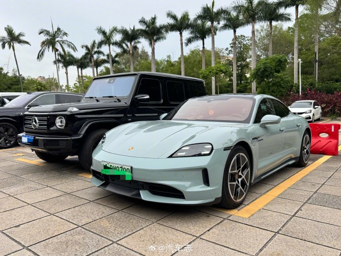 有什么车会让你停车后忍不住回头？ 这两台算吗？G500&Taycan