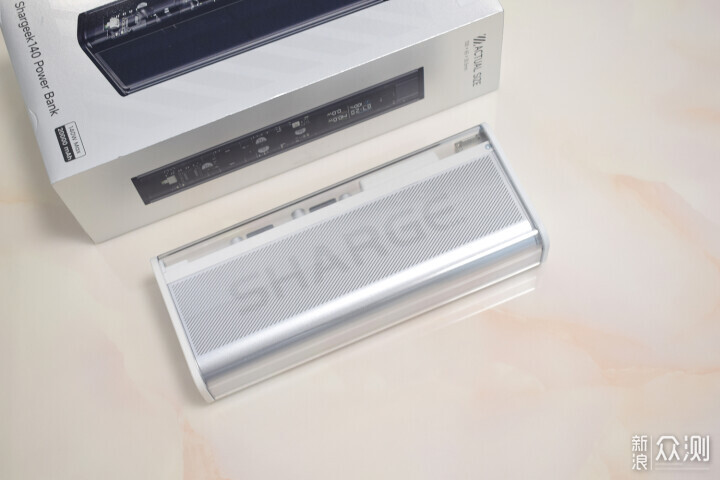 閃極銀翼pro超級移動電源,透明電路板耀全網_新浪眾測