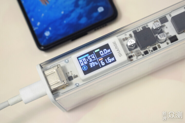 閃極銀翼pro超級移動電源,透明電路板耀全網_新浪眾測