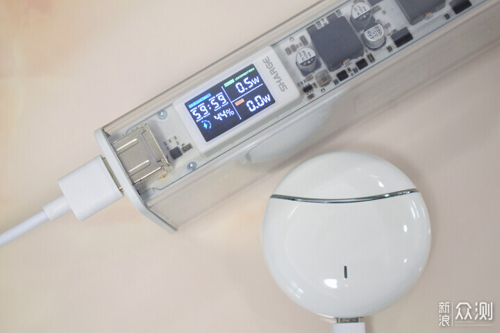 閃極銀翼pro超級移動電源,透明電路板耀全網_新浪眾測