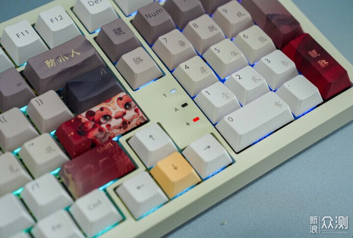 傳統文化與實用SKN貔貅三模機械鍵盤深度體驗_新浪眾測