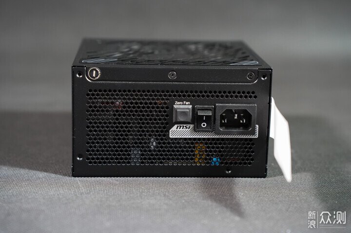 微星MPG A1000GS PCIE5暗黑電源開箱測試_新浪眾測