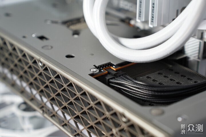 微星MPG A1000GS PCIE5暗黑電源開箱測試_新浪眾測