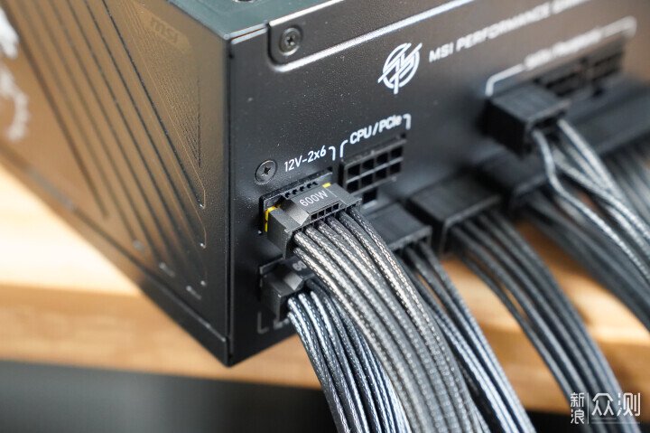 微星MPG A1000GS PCIE5暗黑電源開箱測試_新浪眾測