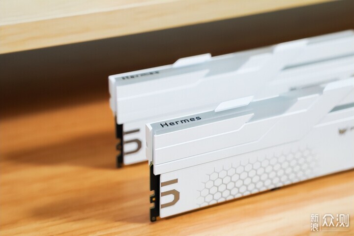 微星MPG A1000GS PCIE5暗黑電源開箱測試_新浪眾測
