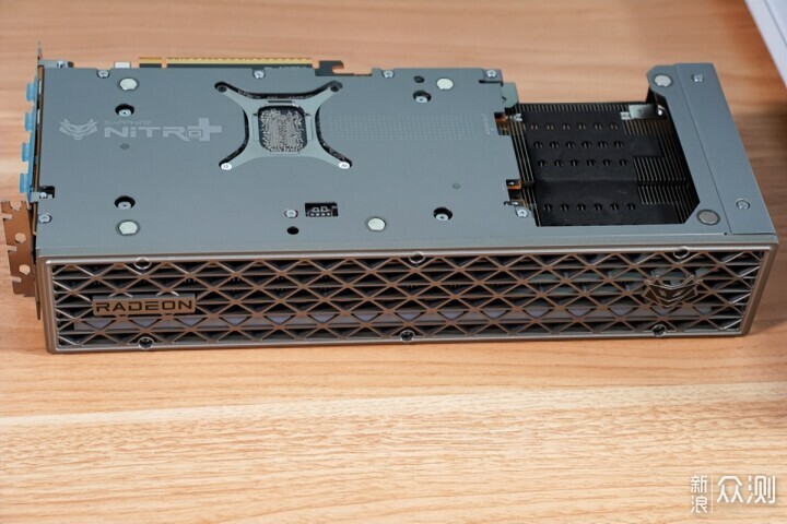 微星MPG A1000GS PCIE5暗黑電源開箱測試_新浪眾測